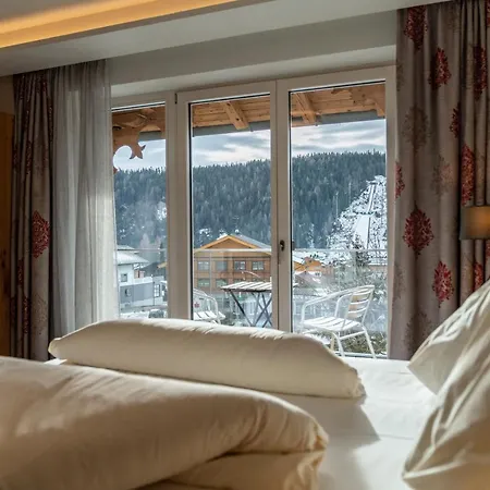 Aktivhotel Pehab - Dachstein Rooftop-spa ホテル 4*