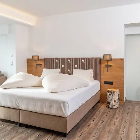 ホテル Aktivhotel Pehab - Dachstein Rooftop-spa 4*